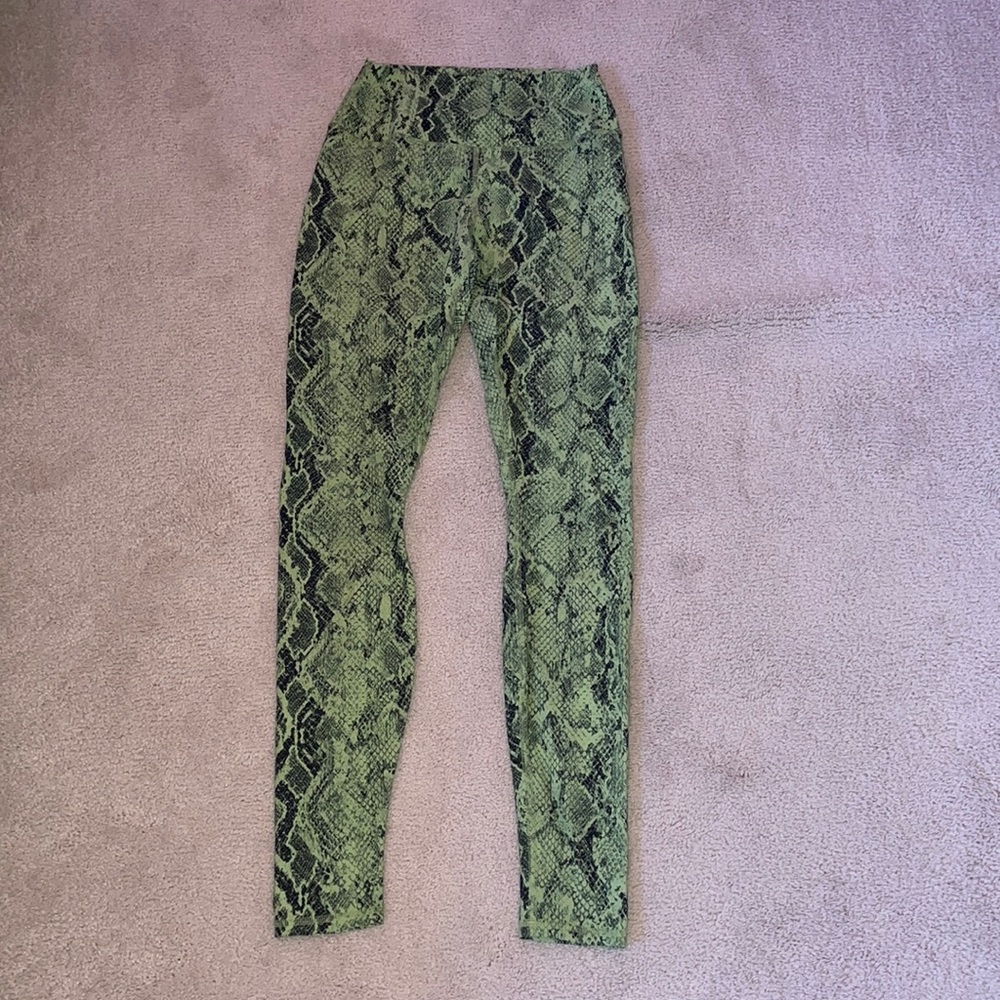 Green Alo Snakeskin Leggings